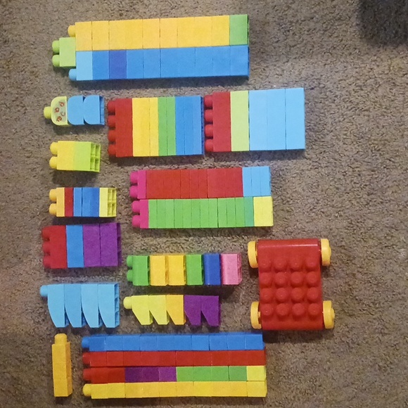 140 PIECE Mega Bloks - Picture 3 of 3